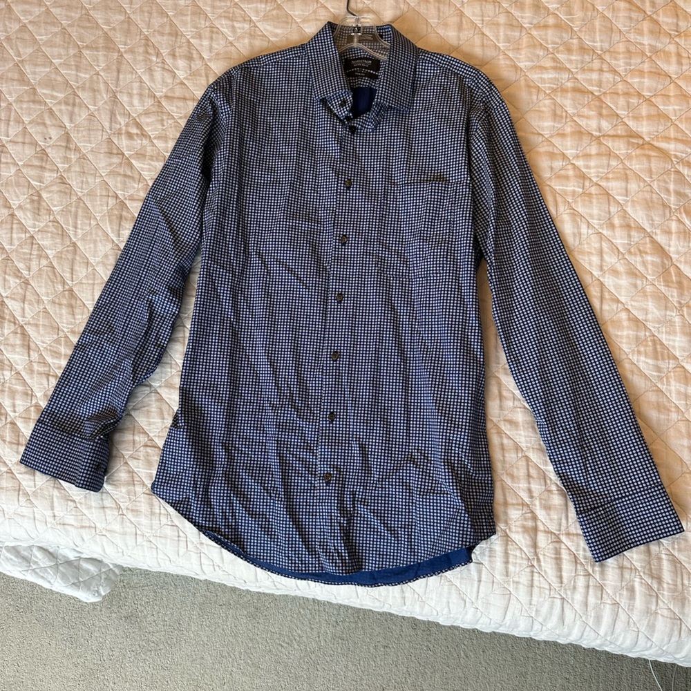 Nordstrom men’s shop trim fit blue pattern button down. 16.5 neck, 34/35 sleevee